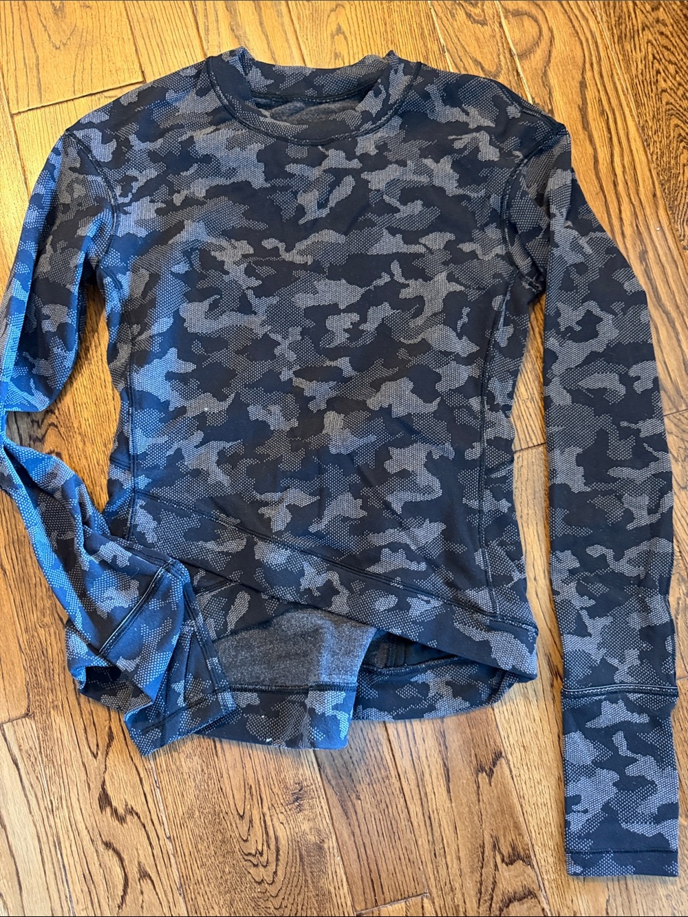lululemon athletica Women's Dark Gray & Black Camo Long Sleeve Top